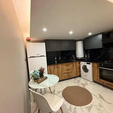 Cozy Duplex With A Private Terrace Near The Metro * 伊斯坦布尔