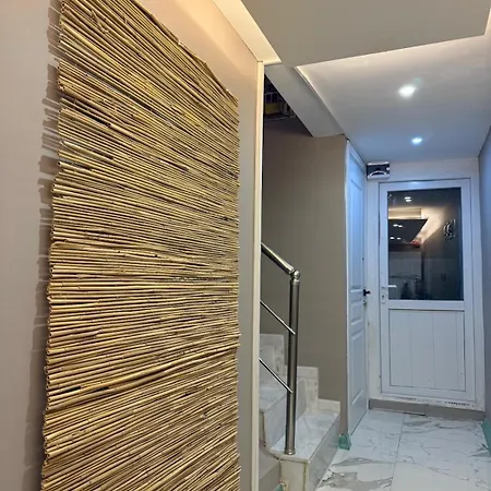 Cozy Duplex With A Private Terrace Near The Metro 아파트 이스탄불