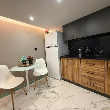 Daire Cozy Duplex With A Private Terrace Near The Metro İstanbul