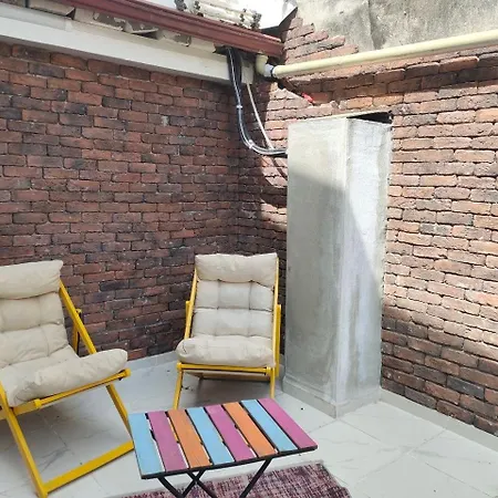 Cozy Duplex With A Private Terrace Near The Metro Apartment *