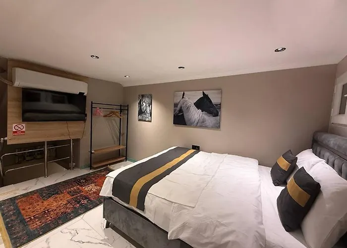 Daire Cozy Duplex With A Private Terrace Near The Metro