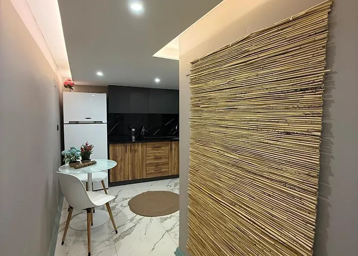 Daire Cozy Duplex With A Private Terrace Near The Metro