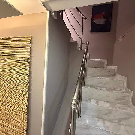 Cozy Duplex With A Private Terrace Near The Metro דירה
