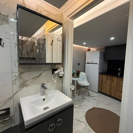 Cozy Duplex With A Private Terrace Near The Metro דירה *